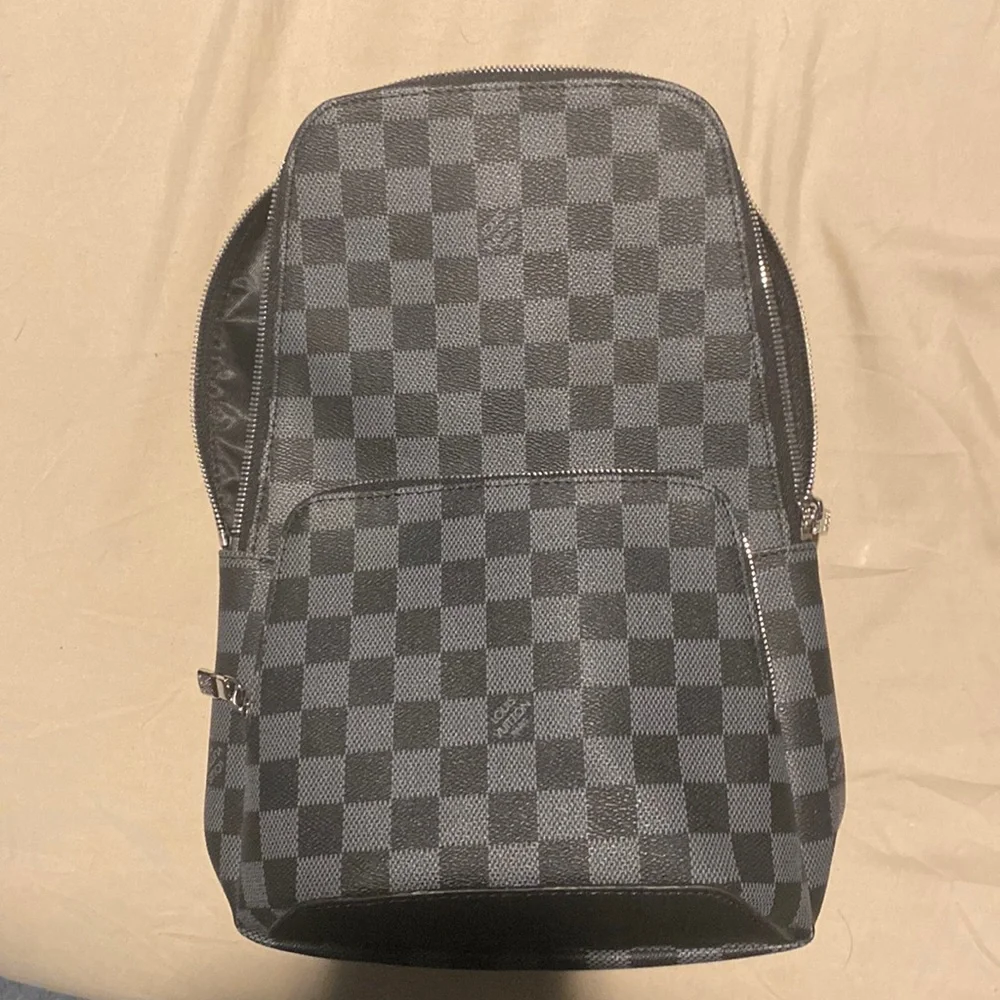 Luis Vuitton bag - Picture 1 of 4